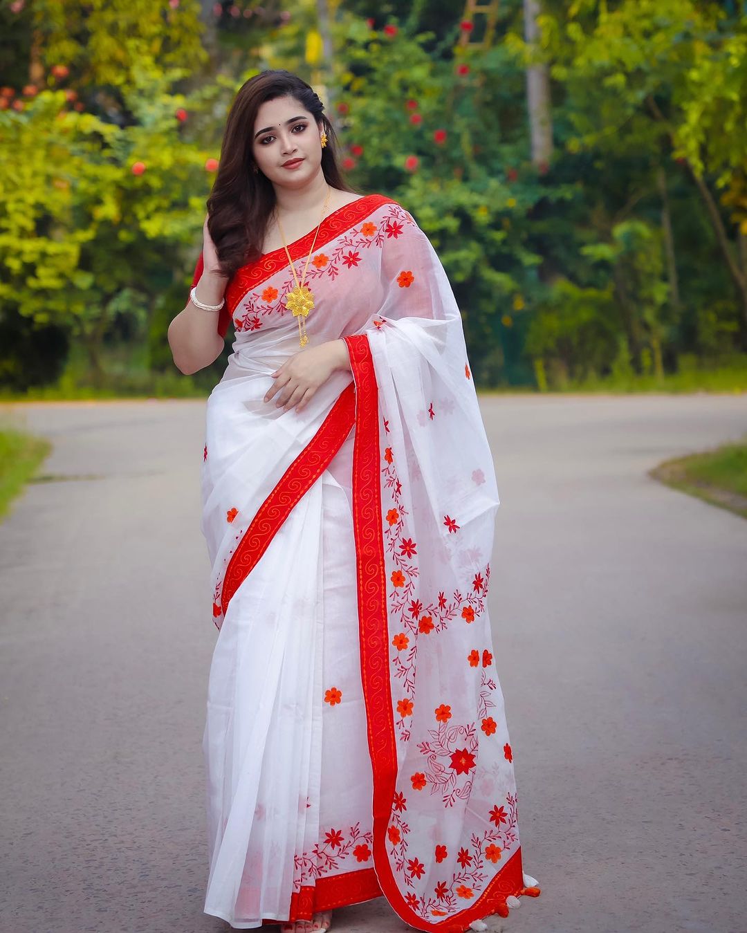 প্রিমিয়াম হাফ সিল্ক শাড়ি